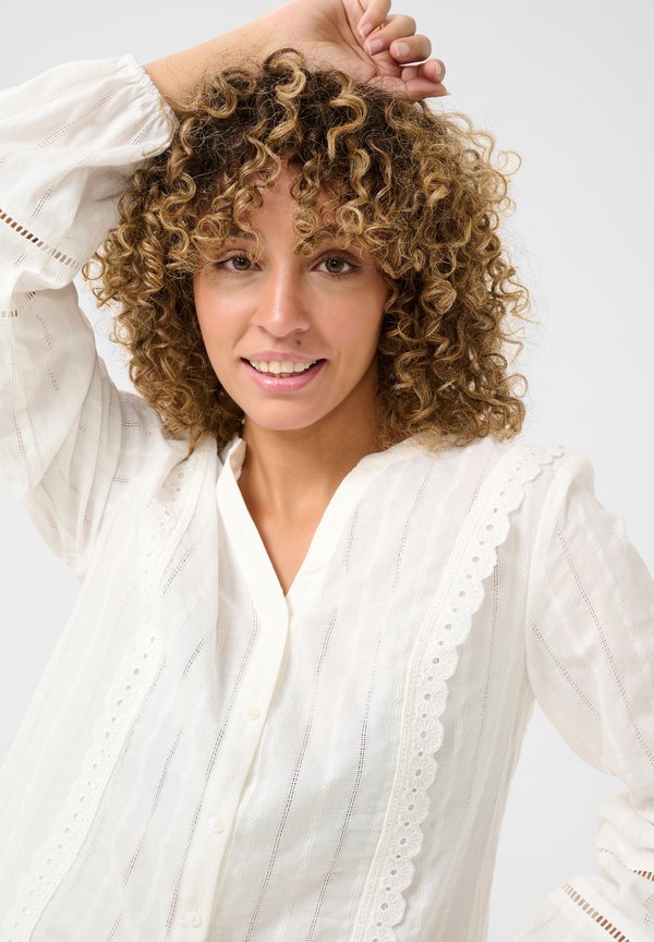 CRKALLIE BRODERI ANGLAIS FRILL - Hemdbluse