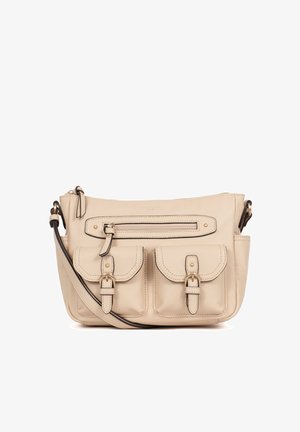 Beige leren crossbodytas met verstelbare riem, voorvak met ritssluiting en twee zakken met gespsluiting.
