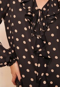 Friends Like These RUFFLE DETAIL LONG SLEEVE  -REGULAR FIT - Palaidinė - black