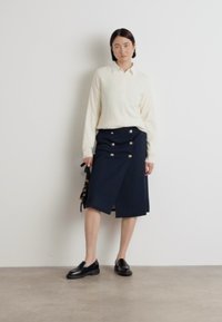 Tommy Hilfiger BUTTON MIDI SKIRT - Falda acampanada - desert sky