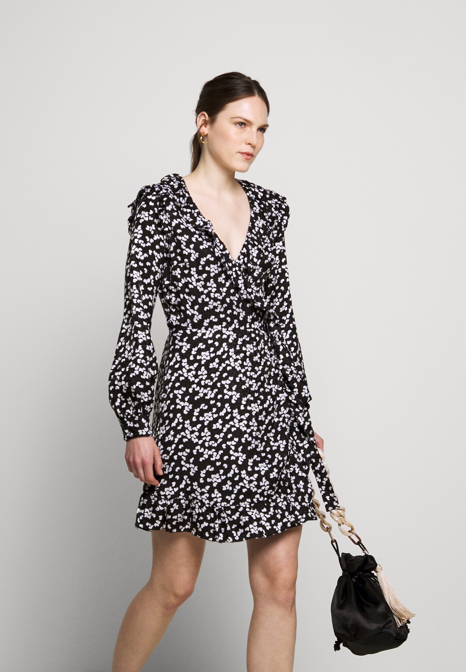 MICHAEL Michael Kors RUFFLE WRAP DRESS Kjole blacksvart MICHAEL Michael Kors RUFFLE WRAP DRESS - Kjole - black