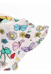 Kurzarm-Chemise aus Baumwolle mit hellem Hintergrund, verziert mit bunten floral- und schmetterlingsmustern in Blau, Gelb, Pink und Grün.