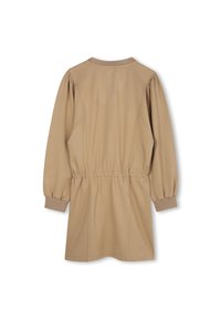 Robe beige avec de longues manches bouffantes, taille élastique et encolure ronde. Fabriquée en tissu doux avec une texture subtile, design au genou.