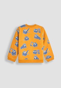 Felpa arancione con motivi di veicoli da costruzione blu, maniche lunghe, colletto rotondo e polsini a costine. Tessuto morbido, design casual.