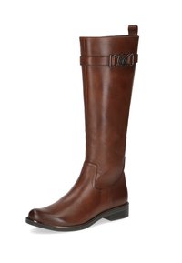 Bota de cuero marrón hasta la rodilla con punta redonda, costura lateral y detalle de hebilla metálica en la parte superior. Acabado texturizado, tacón bajo.