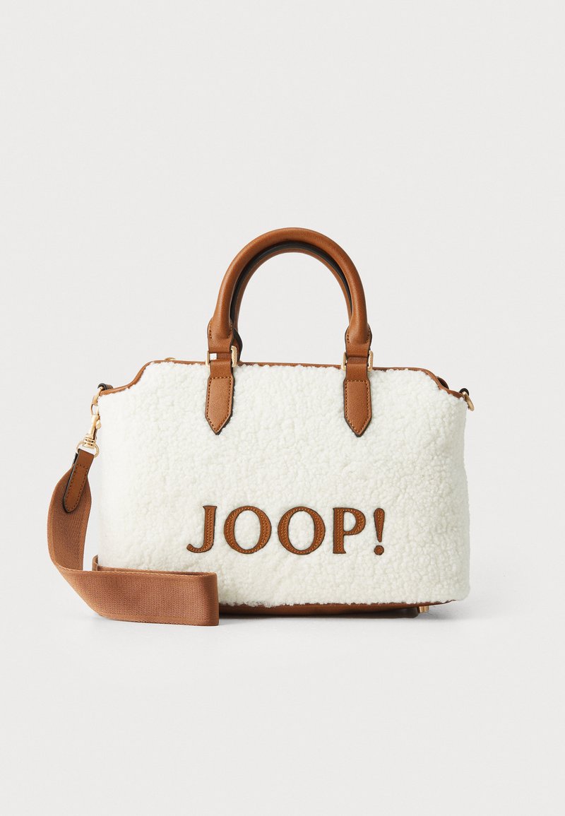 Hvid plyskurv med brune læderdetaljer og håndtag. Har et "JOOP!" logo i brun. Inkluderer en aftagelig skulderrem.