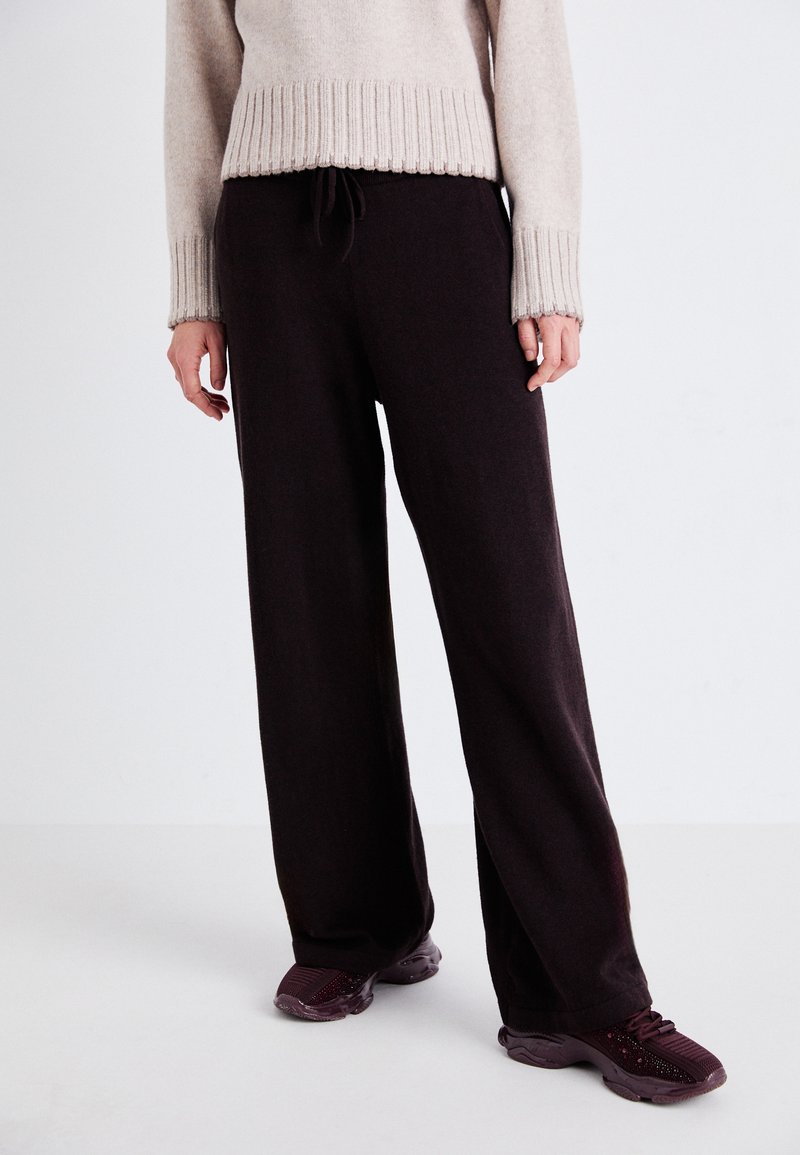 GAP Nadrágok - terra brown