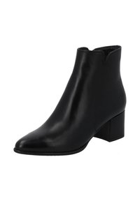 Stivale in pelle nera altura caviglia con punta appuntita, pannello laterale elasticizzato e tacco largo. Presenta una texture liscia e un branding minimale.