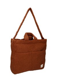 Brun plysch toteväska med en texturerad yta, två handtag upptill, ett långt axelband och två framfickor. Har en liten varumärkesetikett.