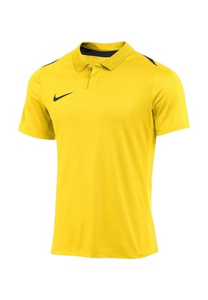 Gelbes Nike Polo-Shirt mit kurzen Ärmeln, schwarzem Swoosh-Logo auf der Brust und schwarzen Akzenten an den Schultern.