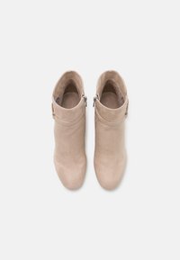 Tamaris Kotníková obuv - beige