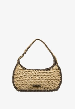 Geflochtene Strohtasche in Beige und Dunkelbraun mit geschwungener Form, kurzem Griff und einem kleinen Logodetail auf der Vorderseite.