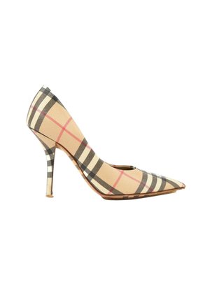 Beige damesschoen met hoge hak, puntige neus en ruitmotief met zwarte, witte en roze lijnen op gladde stof.