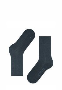 Ciemnoszare skarpetki do kostek z miękkiego, teksturowanego materiału. Posiadają ściągacz i szwy z logo na dole.