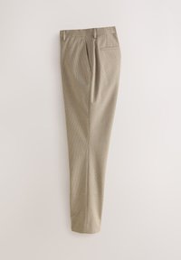 Pantalon beige avec un motif à carreaux subtil, jambes droites, devant plissé et une poche arrière unique. Texture de tissu lisse.
