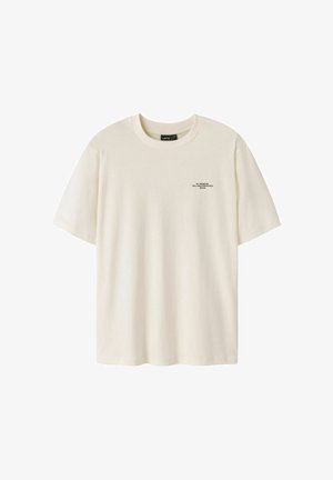 Off-white-värinen lyhythihainen pyöreäkauluspaita, jossa vasemmassa rinnassa pieni musta teksti "El frescor del Mediterráneo Spain."