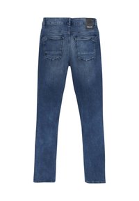 Blauwe denim jeans met een recht gesneden ontwerp, voorzien van twee achterzakken en een zwart label op de tailleband. Glad textuur en klassieke was.