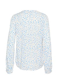 Blouse à manches longues en tissu léger. Fond blanc avec motif abstrait bleu et beige. Encolure ronde et ourlet légèrement arrondi.