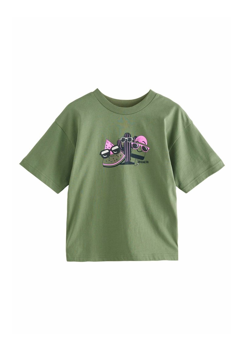 Olivgrünes Baumwoll-T-Shirt mit kurzen Ärmeln und rundem Ausschnitt, das einen bunten Grafikdruck von Früchten und einem Kaktus mit Sonnenbrille zeigt.