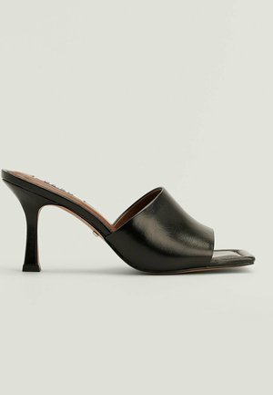 NA-KD Sandalen - black