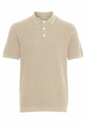 Kortærmet, beige polo-shirt lavet af tekstureret stof med et ribbet design, der har en krave og tre hvide knapper på knapstolpen.