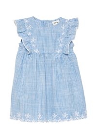 Blau-weiß gestreiftes Kleid mit Rüschensämlen, gerafftem Taillenteil und floralen Stickereien am Saum. Hergestellt aus einem leichten Stoff.