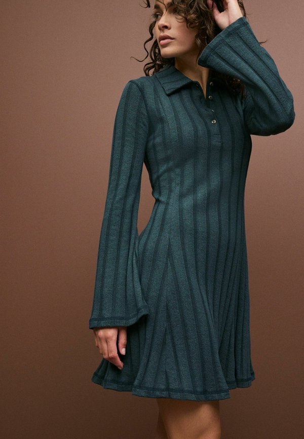 COLLARED LONG SLEEVE MINI - REGULAR FIT - Blusenkleid