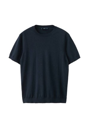 Maglietta a maniche corte di colore blu navy, realizzata in cotone. Presenta una scollatura tonda, una vestibilità comoda e una texture liscia con polsini e orlo a costine.