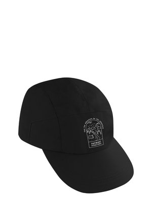 Schwarz Kappe mit strukturiertem Design, featuring ein Frontlogo von Bäumen und Landschaften. Hergestellt aus glattem Stoff mit einem steifen Schirm.
