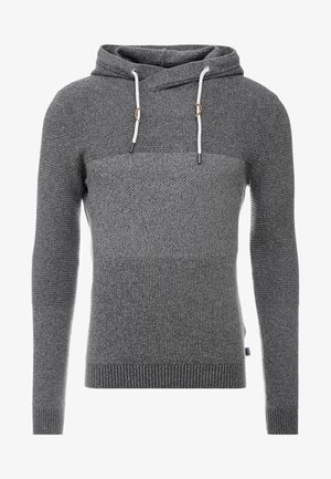 Grauer Strickpullover mit Kapuze, langen Ärmeln, gerippten Bündchen und Saum sowie weißen Kordeln an der Kapuze.