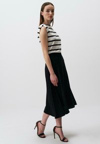 Jimmy Key HIGH WAIST MIDI  - Jupe trapèze - black