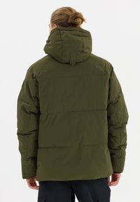 Gevoerde jas in donkergroen, met een afneembare capuchon, elastische mouwen en een comfortabele pasvorm. Gestructureerde stof met zichtbare naden.