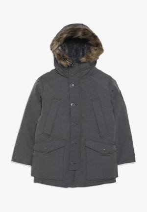 Parka d'hiver gris foncé avec capuche bordée de fourrure, fermeture à boutons et zip, deux poches supérieures en biais et deux poches inférieures à rabat avec boutons-pression.