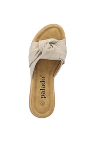 Beige Schlupfsandale mit geknotetem Obermaterial aus Stoff, gepolstertem Fußbett und glatter Sohle. Gestickte Akzente verleihen dem Design Detail.