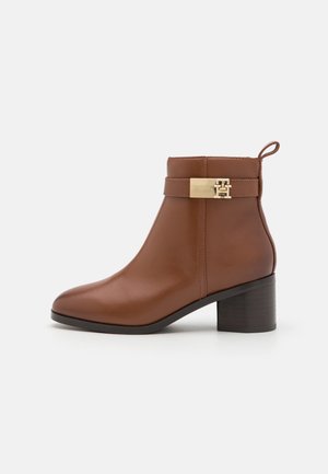 Tommy Hilfiger, Boots à talons - brown