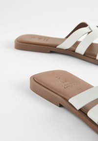 Next FOREVER COMFORT LATTICE - Tagant lahtised kingad - white