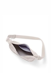 Borsa in vita di un beige chiaro con tracolla regolabile, scomparto principale con zip aperto per mostrare la tasca interna e la fodera grigia.