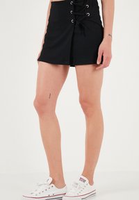 LELA Shorts - black
