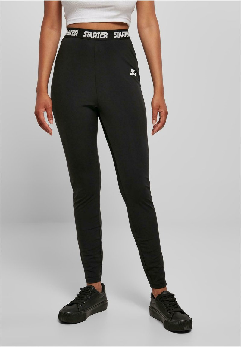 Fekete sportleggings magas derekú kivitelben, fehér "STARTER" logóval, karcsú szabással és sima, rugalmas anyagból.