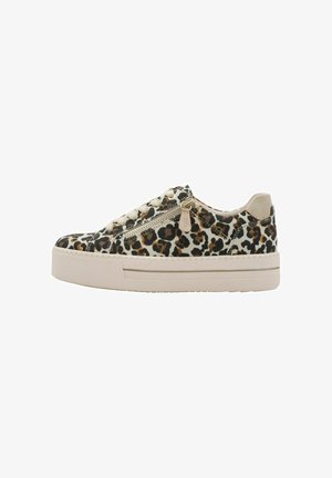 Lav platform sneakers med leopardmønstret print, beige snørebånd og en sidelås på hvid baggrund.