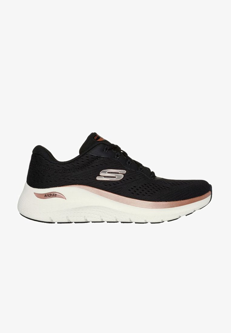 Skechers ArchFit-skor har en svart mesh-övre med roséguld-accent och en vit dämpad sula för komfort och stöd.