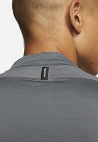 Nike Performance WARM  MOCK - Longsleeve - iron grey/black