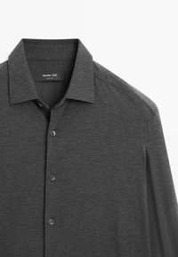 Dark gray button-up shirt in soft fabric, featuring a classic collar, five buttons, and a subtle texture. Label: Massimo Dutti.