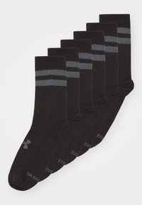 Schwarze Socken im Sechserpack, mit grauen Streifen an der Oberseite. Hergestellt aus einem weichen, gerippten Material mit einem aufgedruckten Logo an der Seite.
