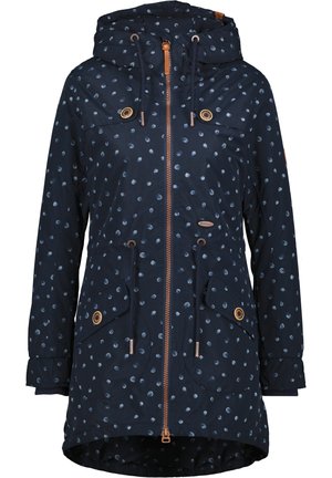 Marineblaue Regenjacke mit weißen Pünktchen, Kapuze, frontalem Reißverschluss und zwei großen aufgesetzten Taschen. Sie verfügt über Zugbänder und kupferfarbene Hardware.