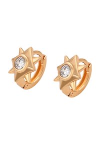 Guld hoop øreringe med stjernedesign, hver med en klar rund ædelsten i midten på en hvid baggrund.