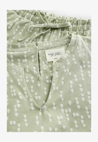 Valitud, sage green spot