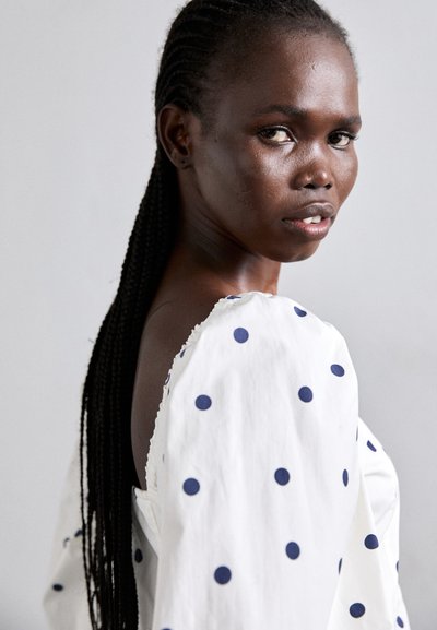Maje LANINA - Bluse - marine/blanc
