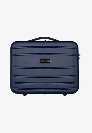 Valise rigide marine avec une surface texturée, un design nervuré et une poignée supérieure. Présente une plaque métallique noire avec logo à l'avant.