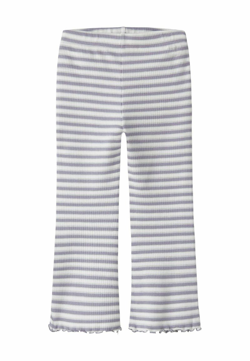 Legginsy w biało-fioletowe paski, z prążkowaną fakturą i rozkloszowanym krojem z falbanką na dole.